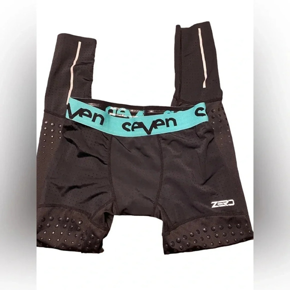 SEVEN ZERO YOUTH MOTO COMPRESSION PANT - BLACK - Picture 3 of 6